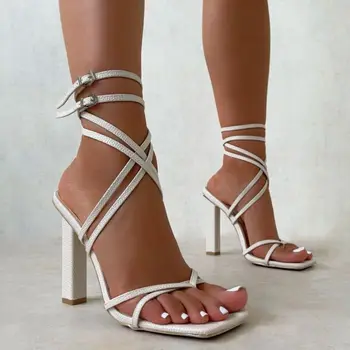 Vasaros moterų sandalai siauros juostos senovinių kvadratinių kojų aukšti kulniukai kryžiaus diržas dirželis sandalai moterims V formos dizaino bateliai moterims