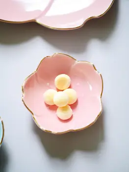 Kūrybos Japoniško stiliaus cherry blossom keraminiai indai, keramikos cherry blossom žiedlapis plokštė pagardinti padažu patiekalas Japonų cuisin