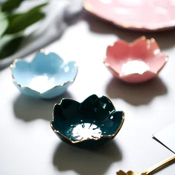 Kūrybos Japoniško stiliaus cherry blossom keraminiai indai, keramikos cherry blossom žiedlapis plokštė pagardinti padažu patiekalas Japonų cuisin