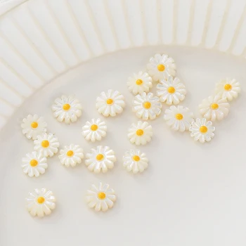 Natūralus Lukštais Karoliukai, Baltos spalvos Natūralių Gėlavandenių Perlų Prarasti Karoliukai Mini Daisy Gėlės Pakabukai 2VNT, 
